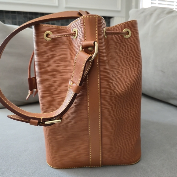 Louis Vuitton Epi Petit Noe in Cipango - Picture 3 of 13